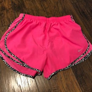 Women’s M Pink Nike Tempo Shorts
